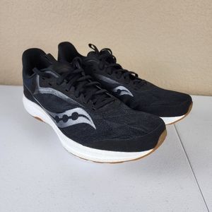 NWOT Mens 11 Saucony Freedom 5